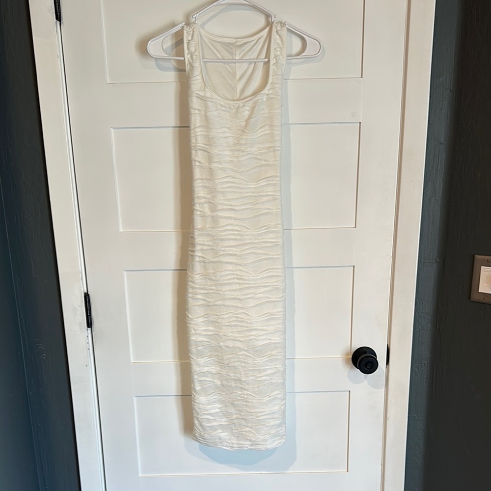Elegant White Sleeveless Dress